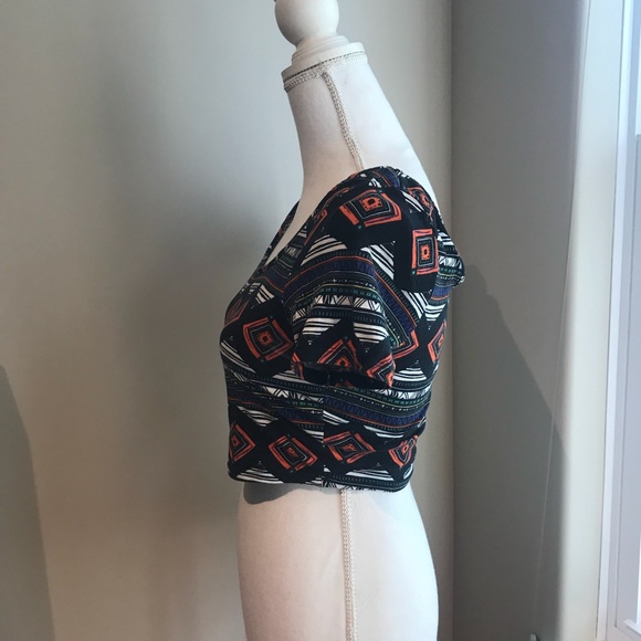 Patterned Crop Top - Picture 3 of 6